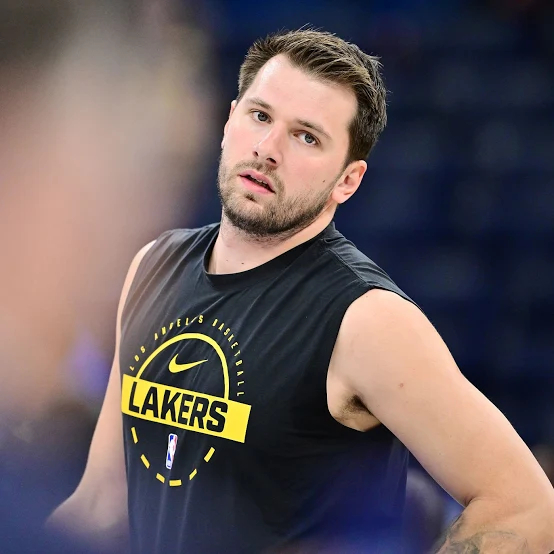 东契奇没比较着急复出。之前有很多案例，着急复出引起更大的伤病。如果到时候 0-2