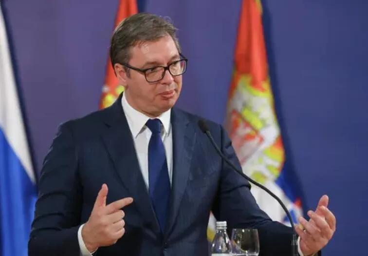 ​斯拉夫人支持斯拉夫人打斯拉夫人？

真是看不懂啊。

据英国《金融时报》报道，