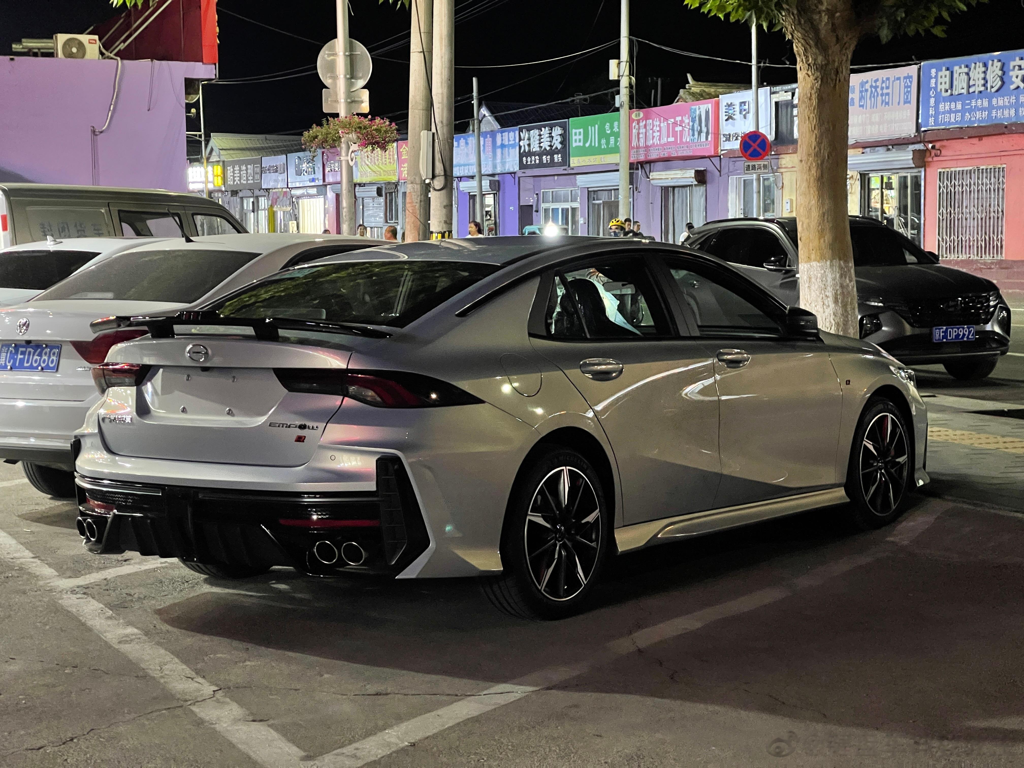 总结一下今天的体验。1.为什么圈速慢？地面有土+低配窄胎+大马力，导致内侧轮空转