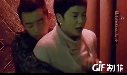 蒋雯丽1966年出生，今年61岁，俨然一个花甲之年的老太太了。
郑凯1986年出