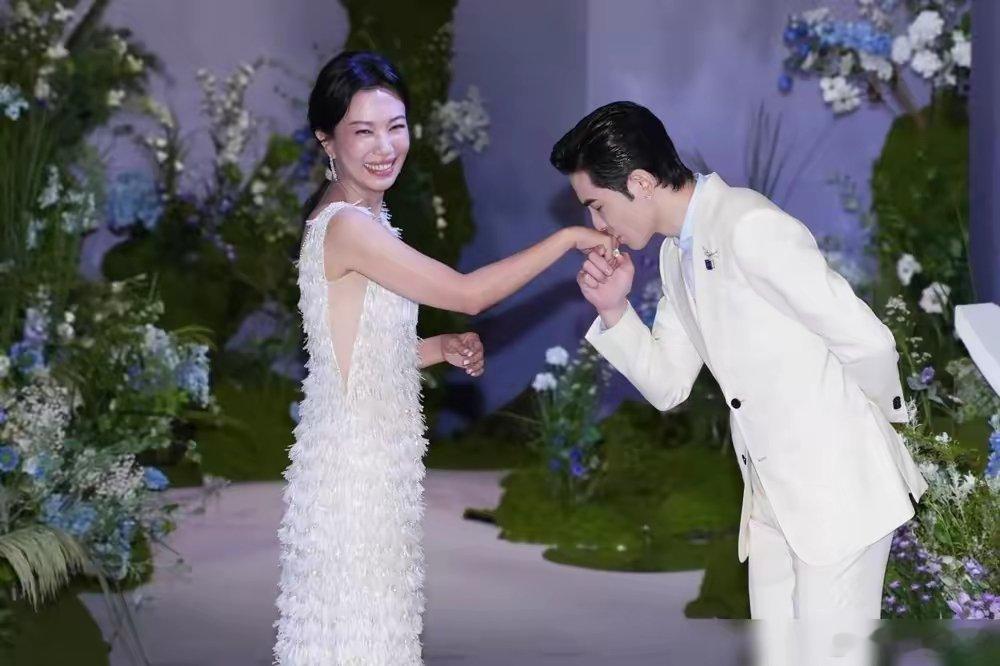 #萧敬腾爸爸催生#萧敬腾的父亲萧中田在婚礼上说到:“希望你们能够尽快添点，让我看