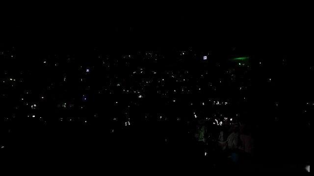 王源演唱会舞美夯爆了 王源演唱会舞美太能打！专属光影适配每首歌，《吆不到台》红系