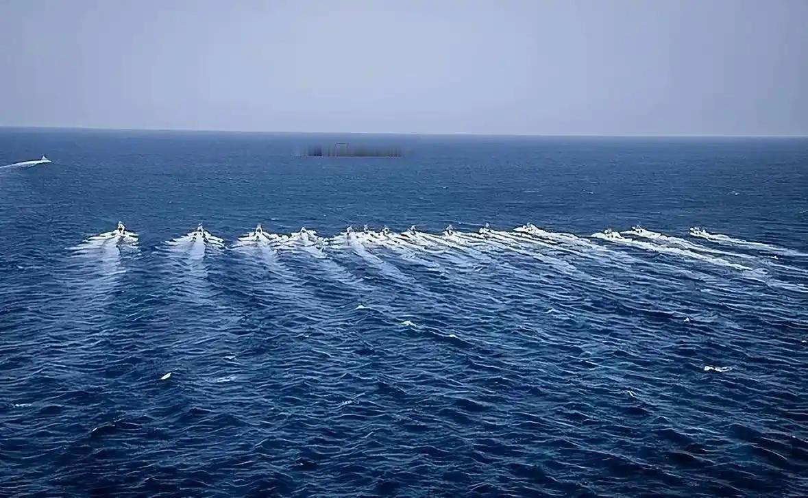 日本八艘船排着队冲出霍尔木兹海峡！100多艘被困油轮全跑了，特朗普这局赢得太漂亮