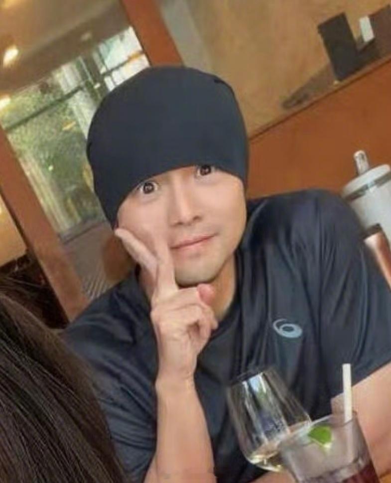 昆凌美颜开大了周杰伦眼睛圆得和葡萄一样了 