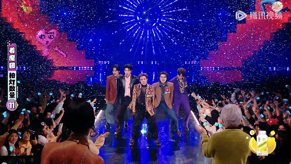 弥补了青3没有出道夜的遗憾撕衣服和魔性的舞步都让我们跟着燃起来了，期待更多的舞台