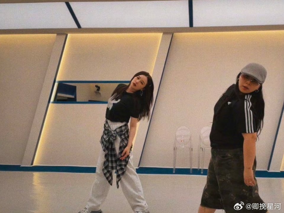 阚清子凌晨3点起来练舞看到阚清子凌晨3点起来练舞。评论区：好拼。我的第一反应：她