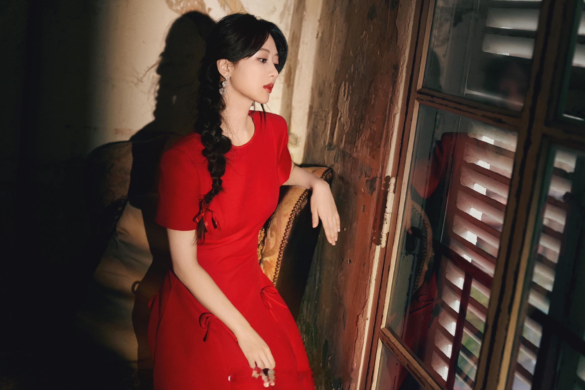 杨紫流光溢彩曼妙婀娜 ​​​