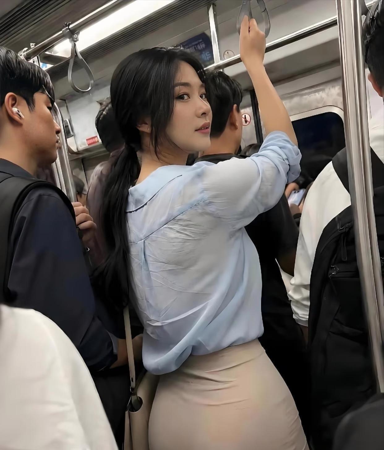 给正在相亲的男孩子的一些建议。
相亲一开始一般就是互加微信，看看照片认识下。加了