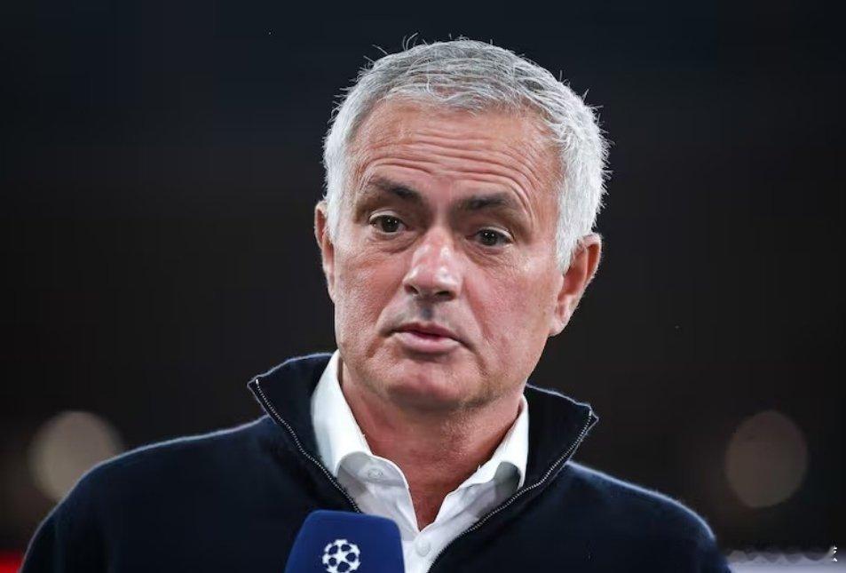 据塞尔电台报道，在对阿贾克斯比赛前的新闻发布会上，穆里尼奥与一位记者发生了争执，