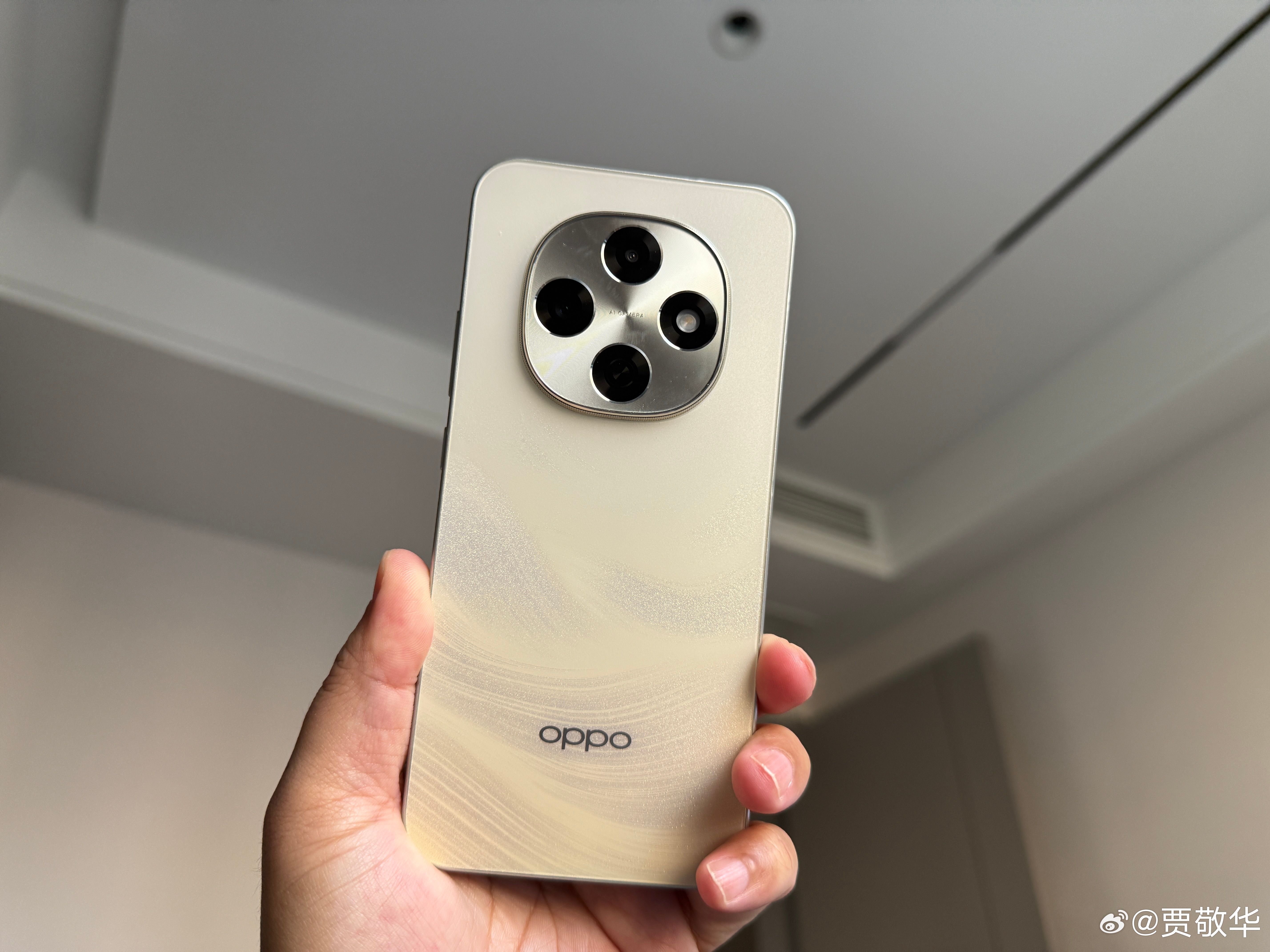 刚收拾柜子，找到一台非常火的手机，估计很多人不知道是哪款。其实，这款手机卖点不多