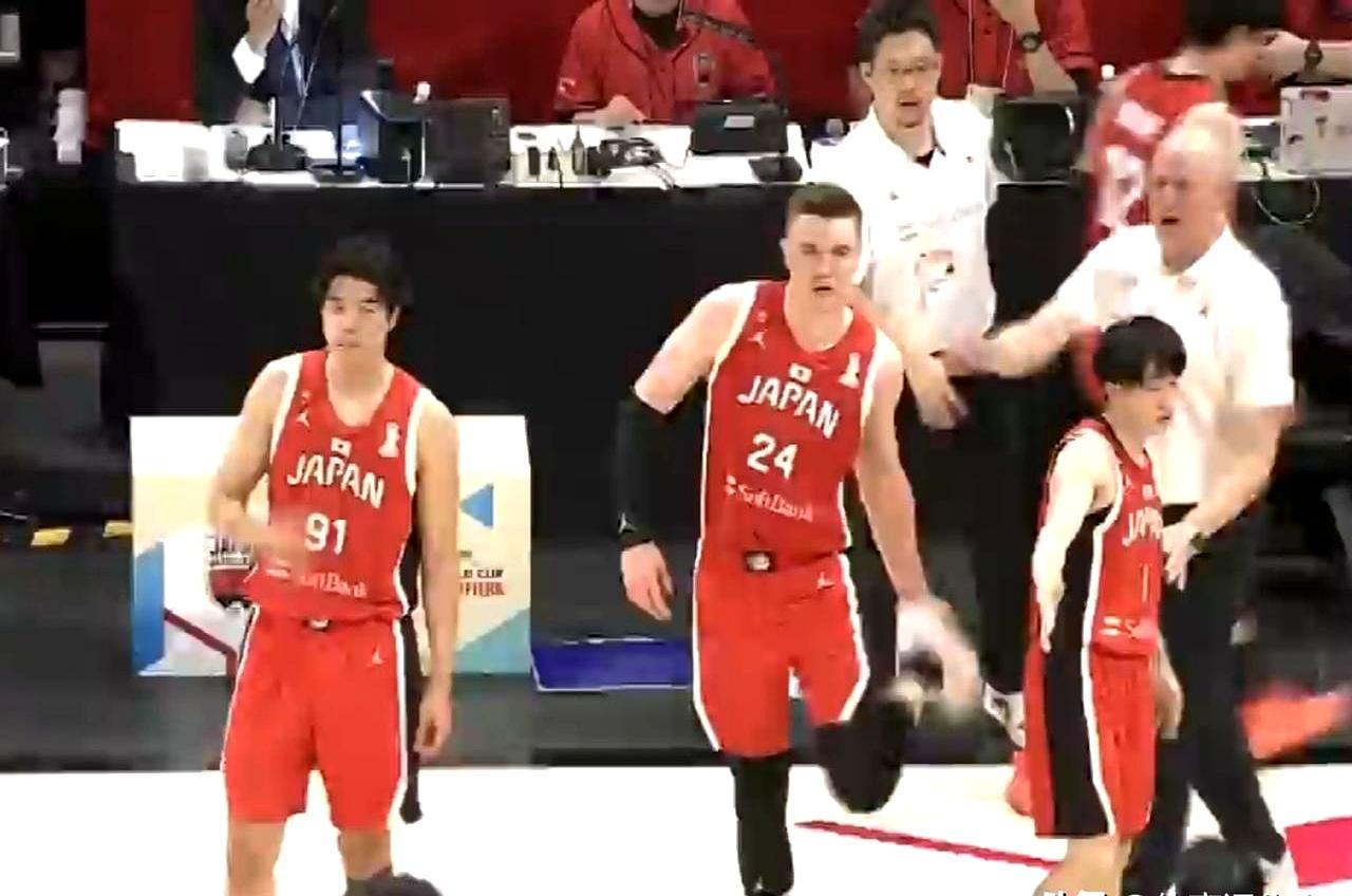 渡边雄太半场14分，日本男篮得分是中国台北男篮的两倍！
 

渡边雄太像是降维打