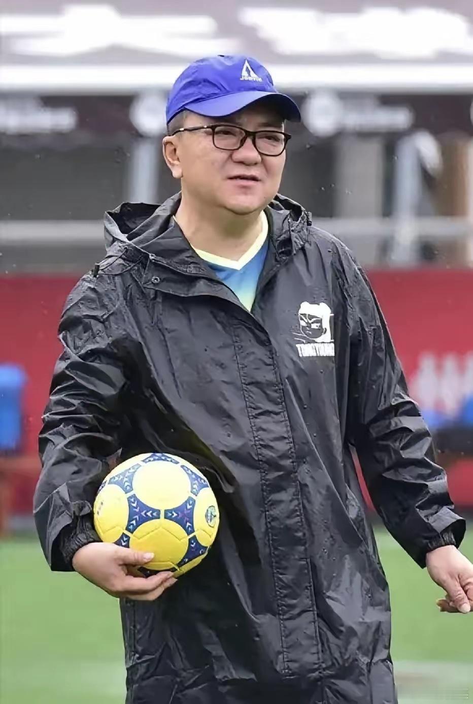 还是白岩松敢说！中国足球小将夺冠后，白岩松针对董路的这段独白，真的是发自肺腑啊。