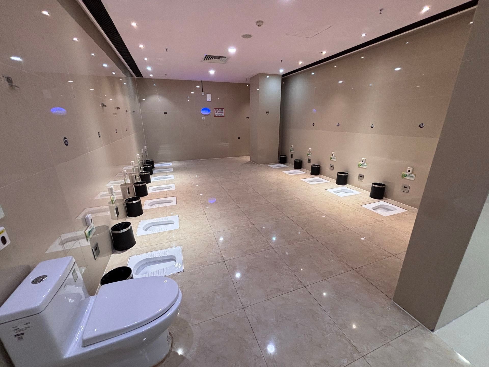 “如何解决厕所排队的问题” 