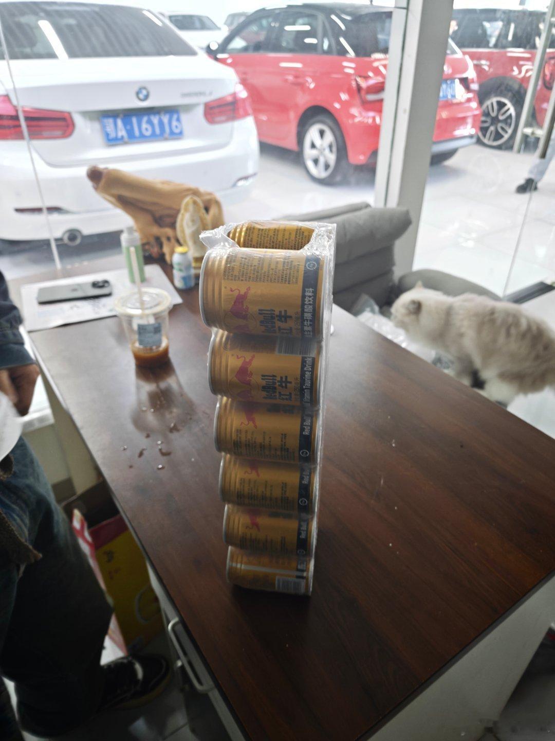 我兄弟说 我要是一口气喝6瓶 给我100  我喝了两瓶感觉太撑了 这100挣不到