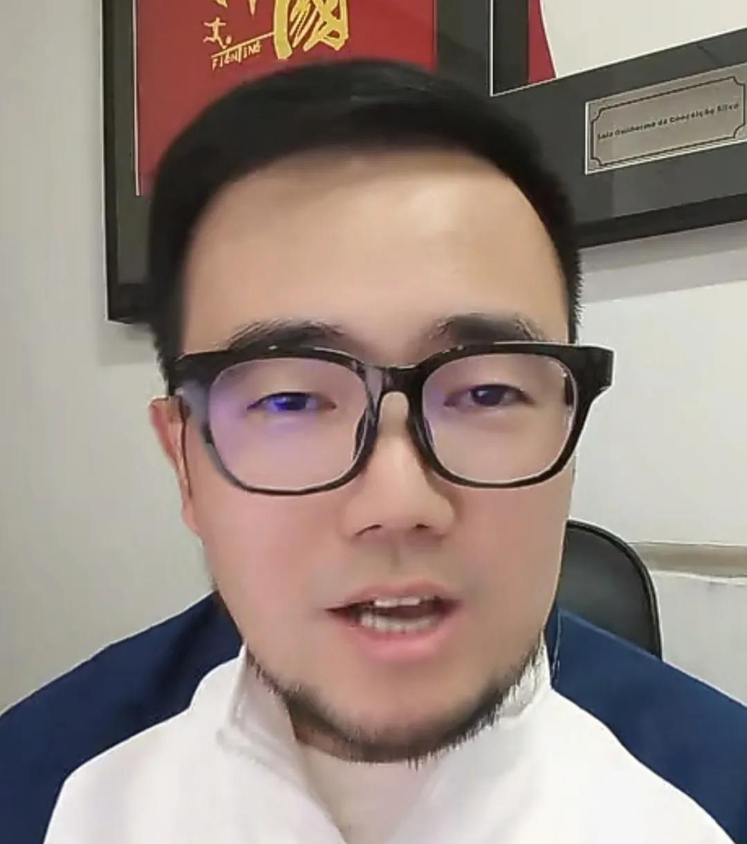 媒体人潘伟力爆了一个料。
他在直播时表示，当年国足主教练阿里汉确实不会用人。孙继