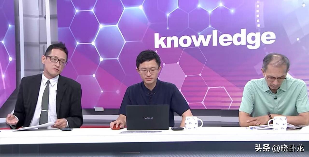 台湾TVBS《新闻大白话》嘉宾何景荣自曝：“我是前黑熊学院学员，我有花钱去上课，