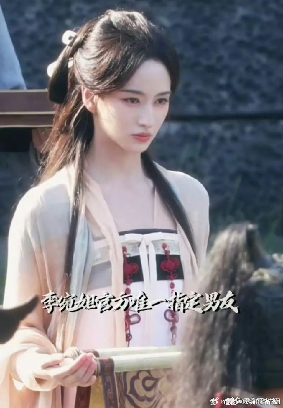夏梦和李宛妲被说长得像，一个柔和一个英气吧[衰]感觉两人一点都不像啊 ​​​