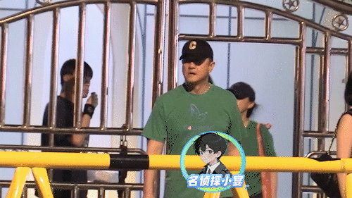 那咋了 能在父母面前这样，说明家庭氛围很好欸19岁李嫣抽电子烟 ​​​
