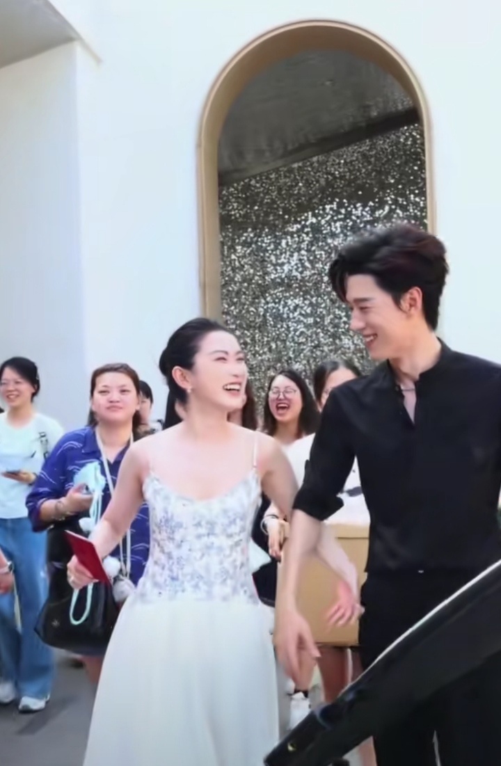 一连刷到崔十一陈景赫、孙嘉俊姜羽星两对结婚的视频，这大概就是内娱和短国的区别，内