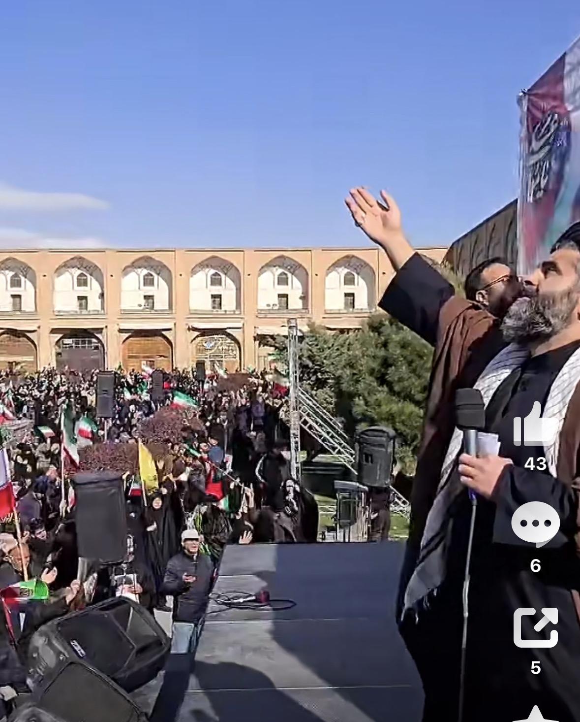 伊朗这国家现在彻底撕裂了，一波人宣誓效忠穆吉塔巴·哈梅内伊，搞得锣鼓喧天鞭炮齐鸣