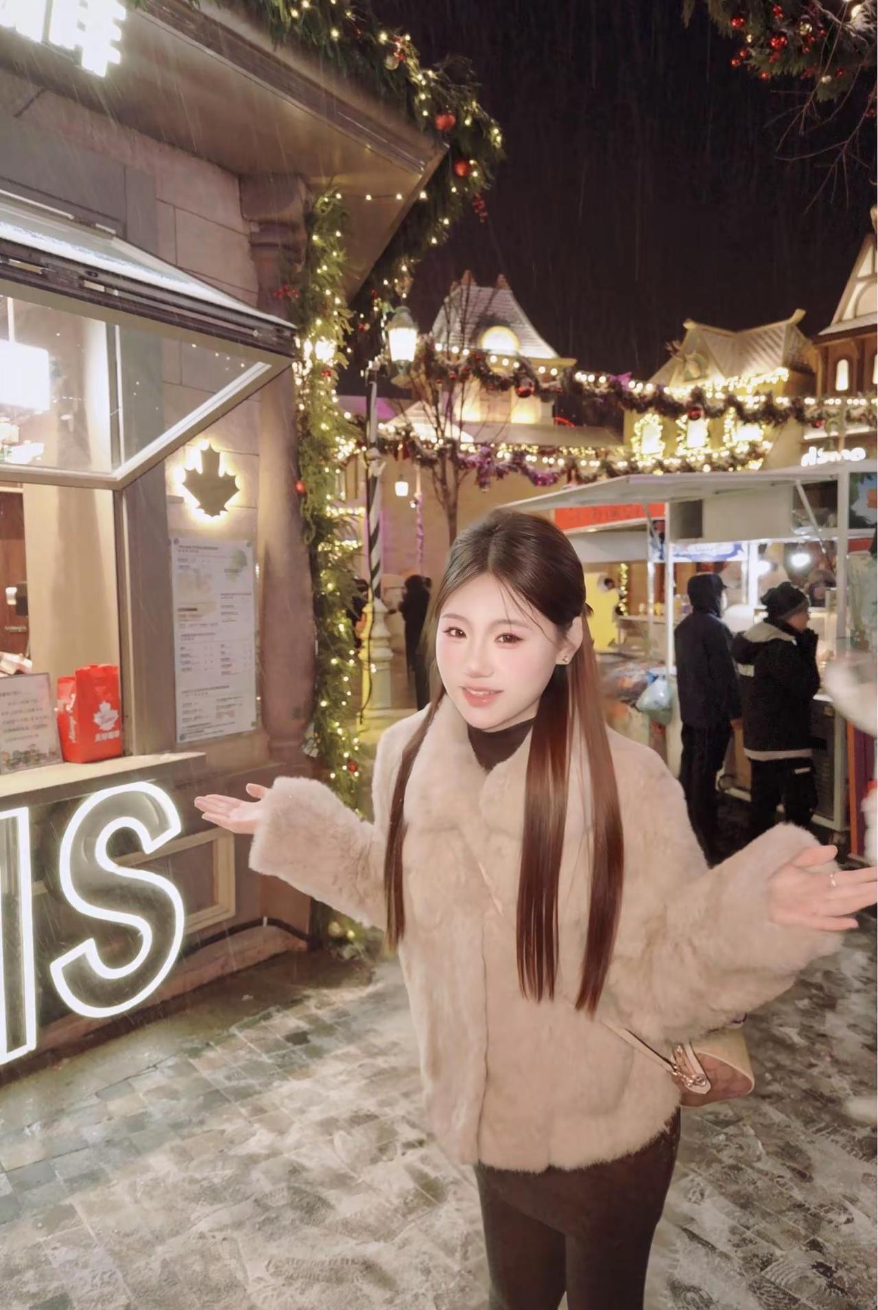 我时常渴望在这种人声鼎沸热闹非凡的时候 有一双看向我的眼睛