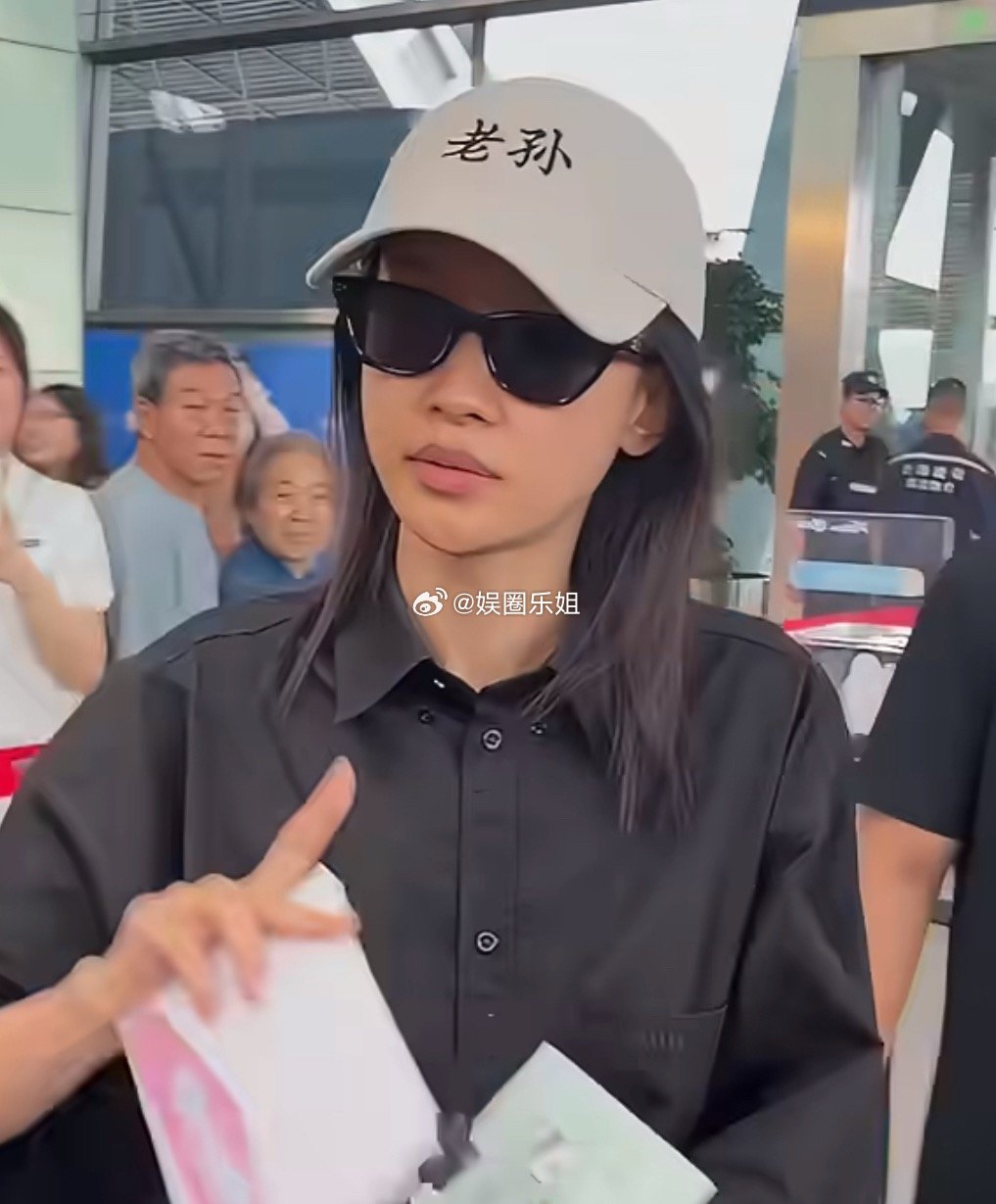 没有滤镜，没有厚重的底妆，健康的肤色原来这么好看～孙怡孙怡素颜肤色