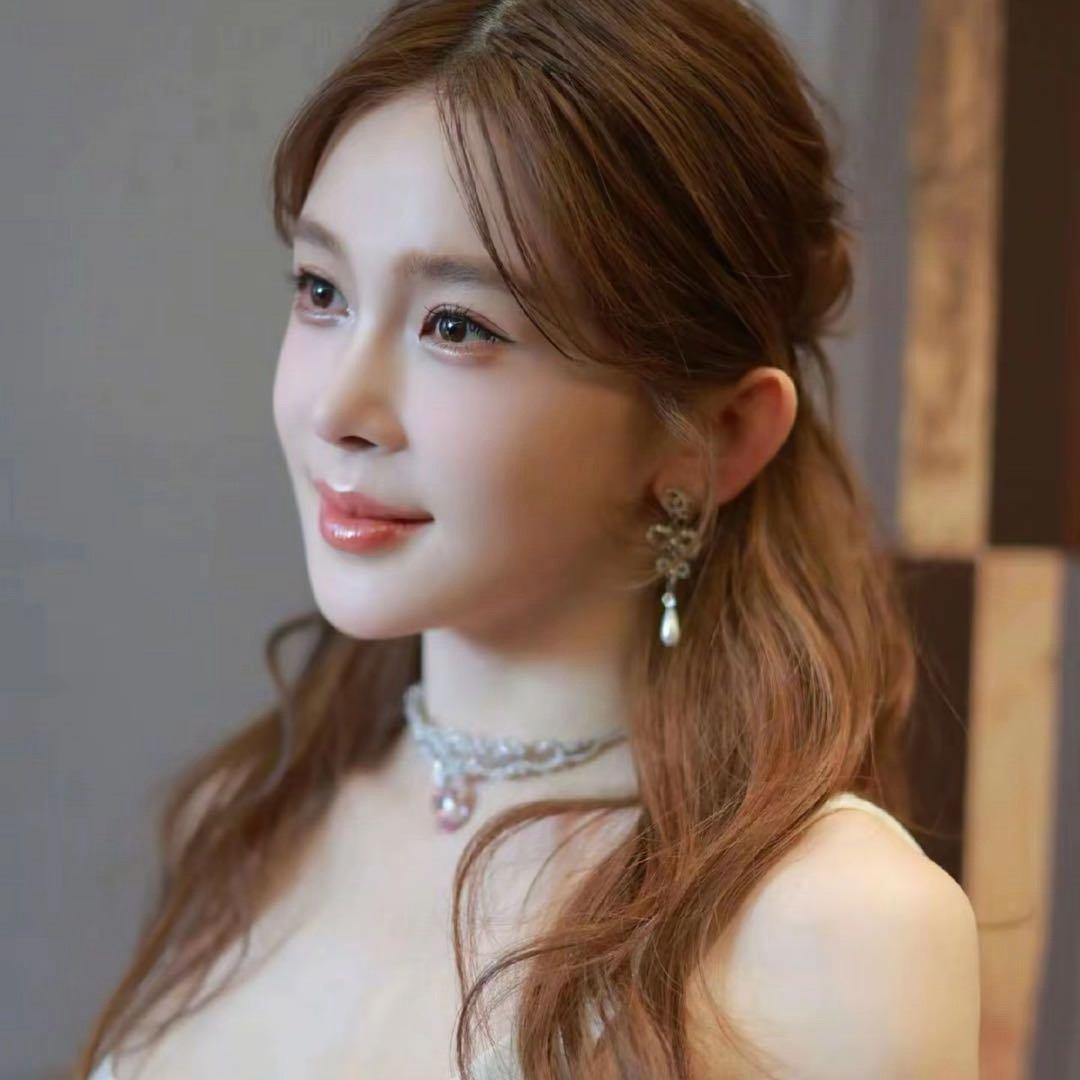 赵樱子直播崩溃 月付几十万工资却遭员工冷遇 成年人的难藏在无人懂的付出里
 
凌