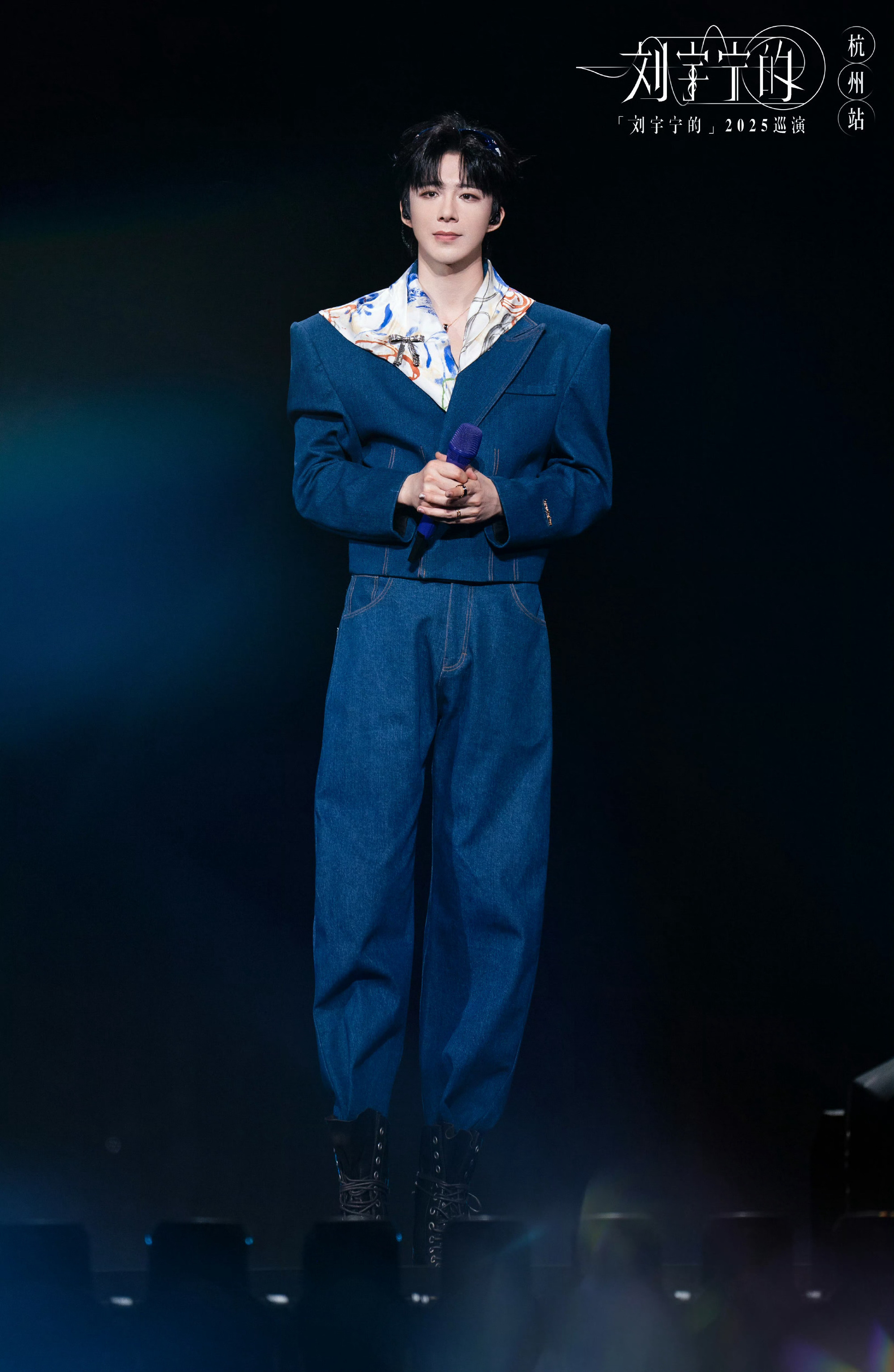 摩登兄弟刘宇宁  夏夜星空，灵动也温柔，犹如你温婉如诉的歌声含情脉脉的眉眼！