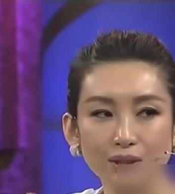 秦海璐说：“我高考的时候数学满分150，我考了4分，英语满分也是150分，我考了