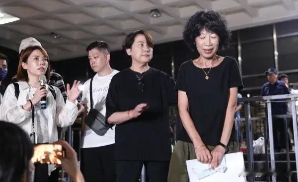 陈佩琪曝柯文哲大号1小时  吴子嘉：黄珊珊教的

检廉在上月30日搜索柯文哲住处