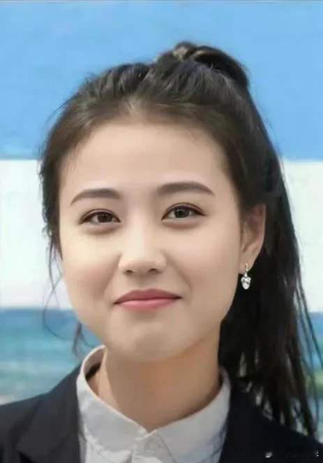 不知不觉，周海媚去世一周年了…还记得当年她出演《倚天屠龙记》里的周芷若，清纯又不