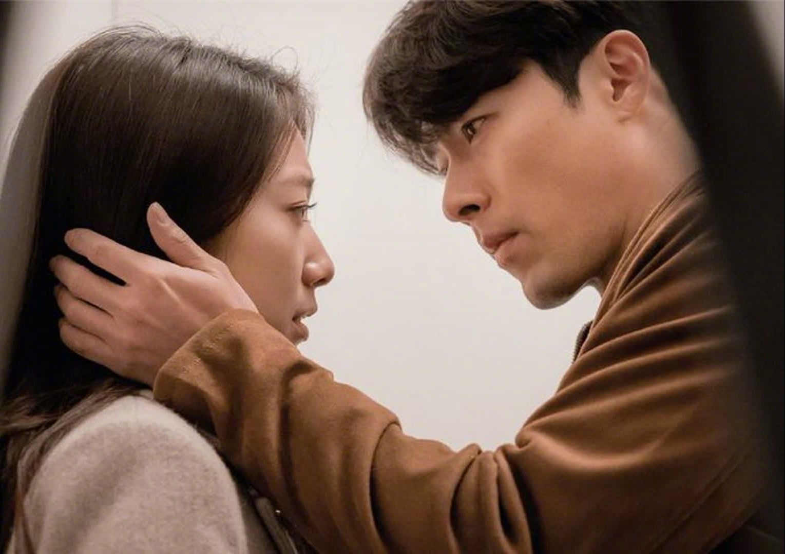 朴信惠眼睛 断崖式衰老朴信惠眼睛显老的原因，除了年龄，还有独特的眼部特征：眼球突