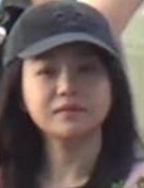 2026年4月22日，陈妍希被媒体拍到坐轮椅现身康复中心进行术后训练，这是她自3