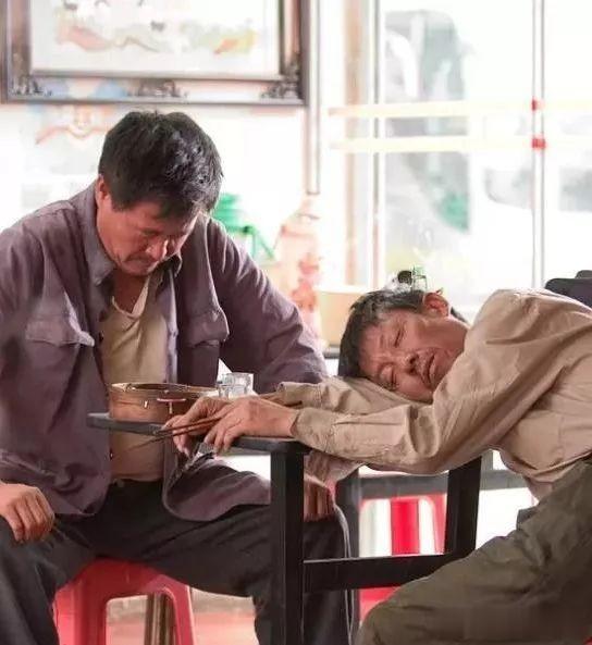 经济想用一天恢复如初是不现实的，哪怕是打开了潘多拉的魔盒。
过去我们用了三年的时