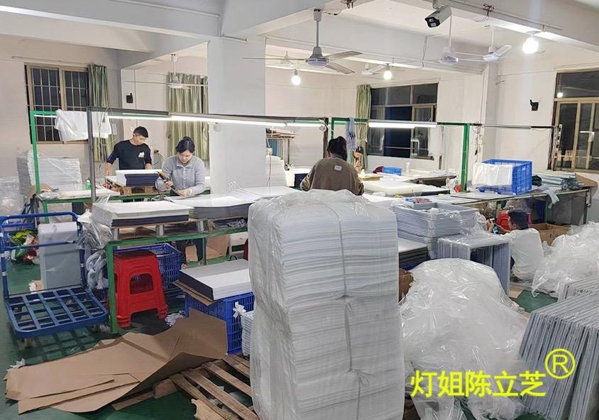 陈立芝写日记的第615天：12月24日 周二 晴
周二，早起，阅读摘抄！
听到闹