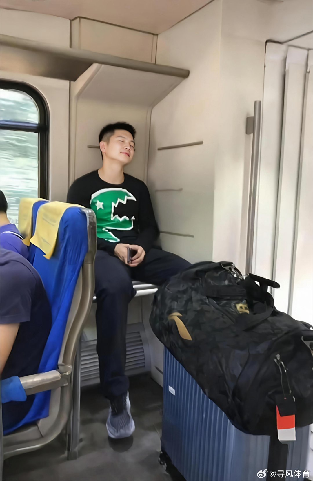 那一年八一队还在，大哥们也都还在他的左右，樊振东睡觉都是甜的。头部热点创作计划 