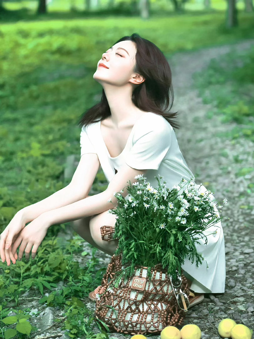 赵今麦赵今麦徐迟 🌾赵今麦无可替代日落跌进昭昭星野，人间忽晚，山河入秋，而你，