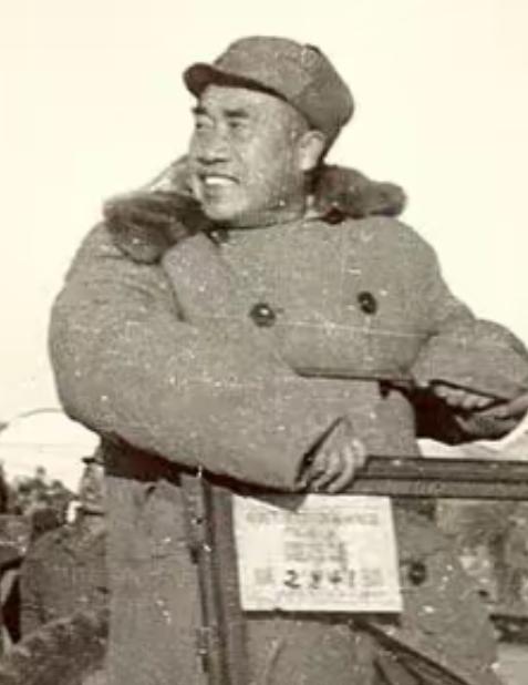 1950年，土改时，四川有个地主却不慌，工作队来他家时，他拿出一张借条，众人看到