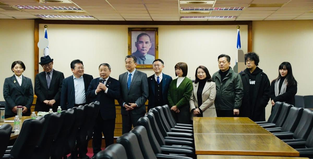 民进党立委王定宇，今（9日）在脸书发文叫嚣，欢迎日本参议员石平访团来立院，感谢石