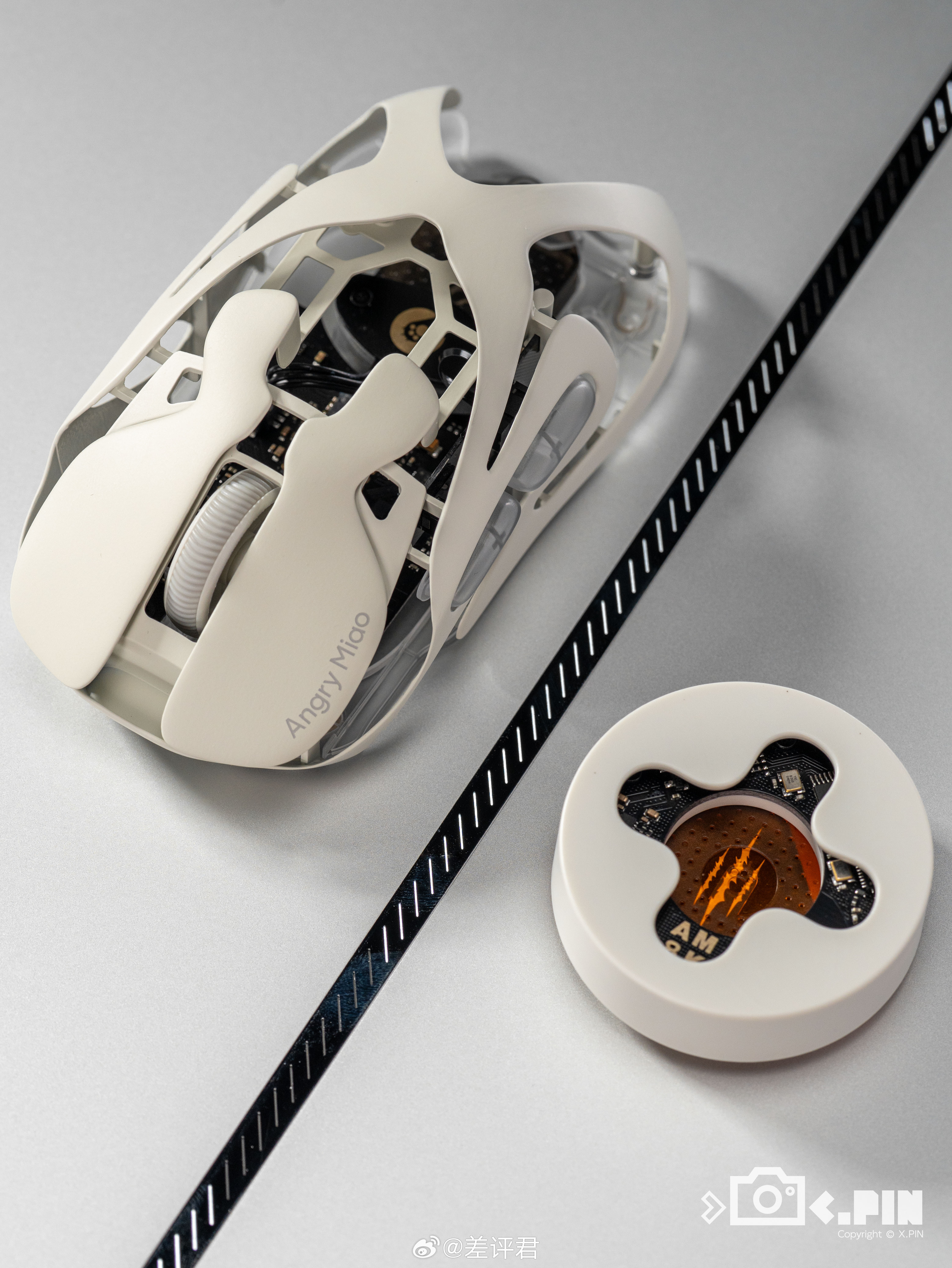 #差评说数码# 时隔半年，怒喵 Infinity Mouse 又出了个新配色，略