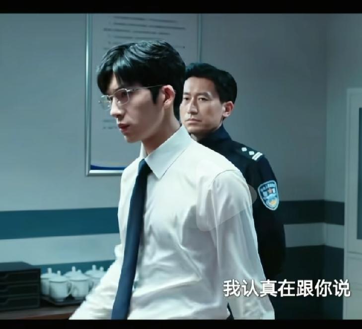 井柏然今年真的是太火了啊，前段时间的钢铁森林的江寒生，然后现在的luke，真的是