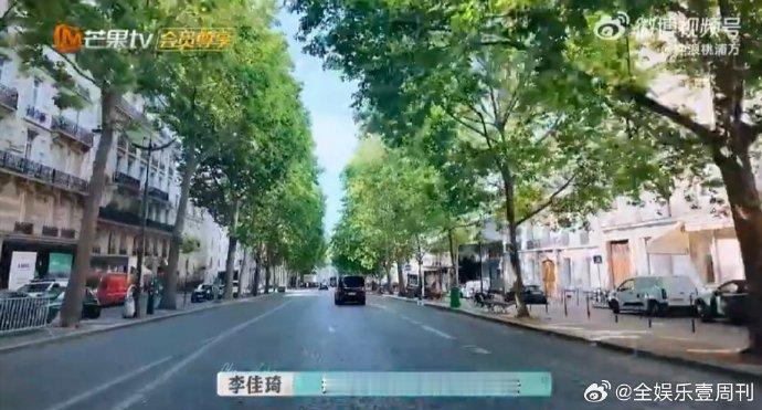 李佳琦[超话]李佳琦希望中国同胞对国货是自豪的 李佳琦送货巴黎超燃！不仅盼货品扎