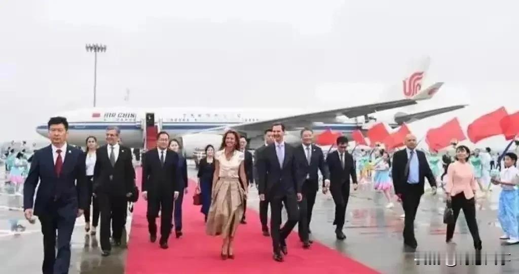 国际站队的结果显现了

叙利亚陷入了困境，俄罗斯、伊朗、中国都帮不上大忙。

加