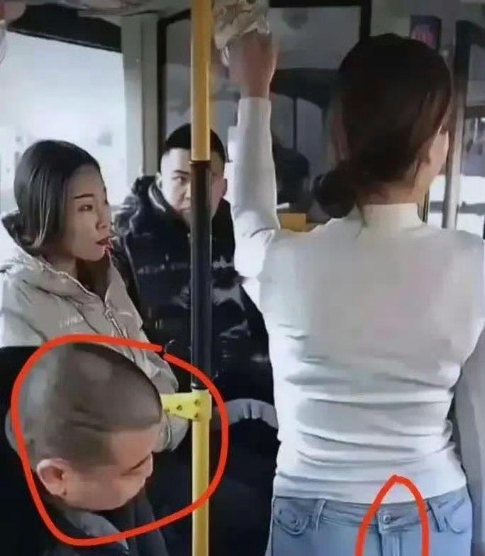 这又是什么新奇的穿法？给光头大哥整不会了[允悲] ​​​