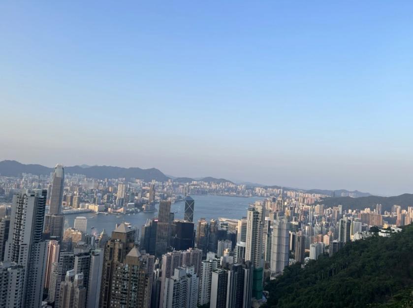 央行开展1万亿买断式逆回购操作，持股过节还是持币过节？
央行明晃晃地往市场里塞钱