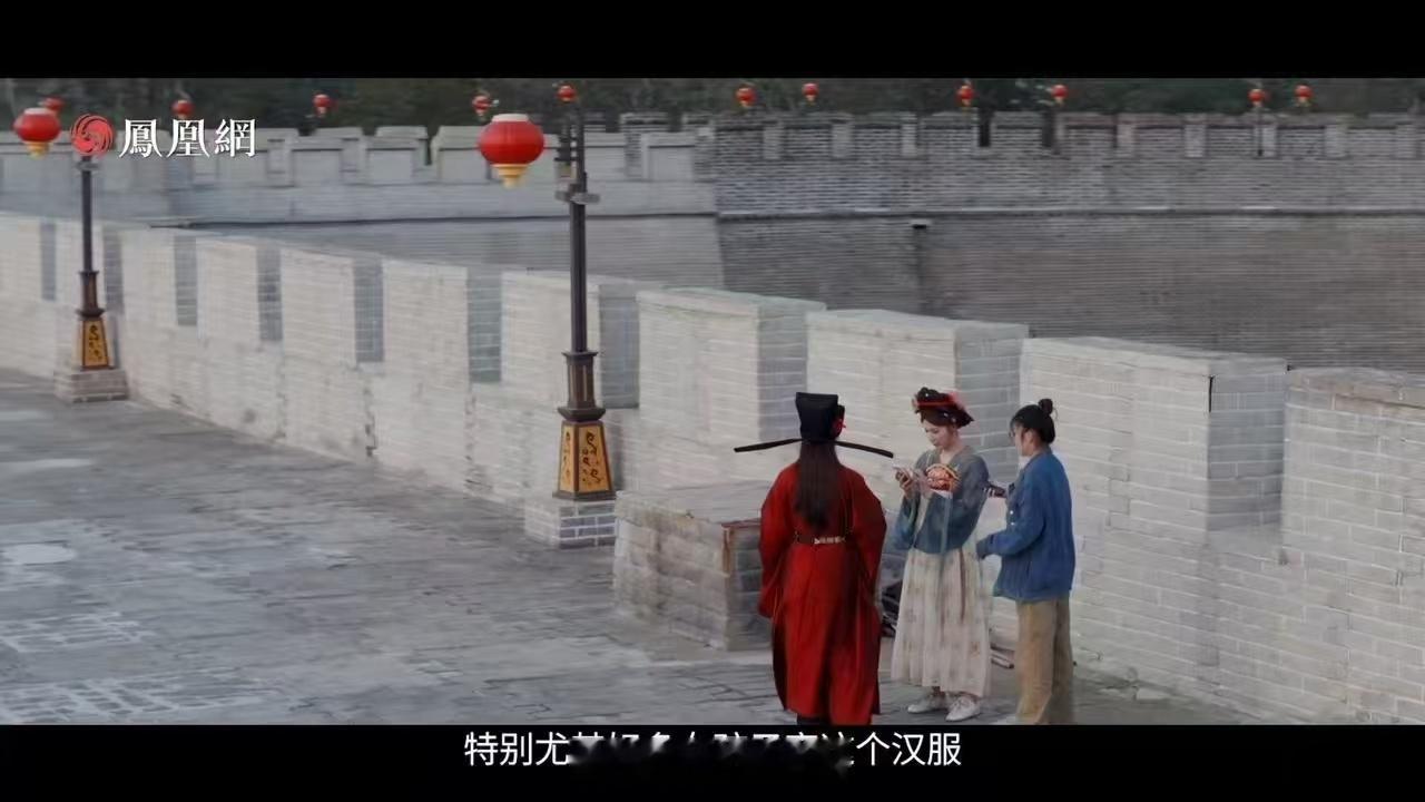 石家庄夜市近千摊位场面震撼 石家庄到底藏了多少宝藏石家庄的夜，藏在近千个摊位的烟