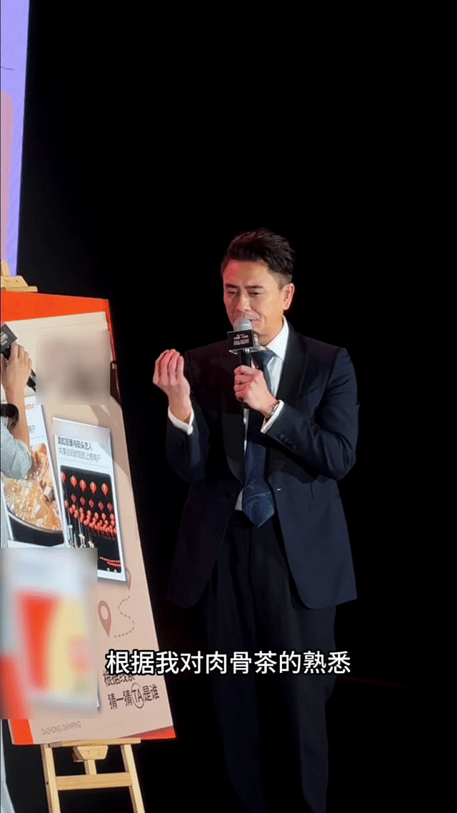 黄宗泽被演艺事业耽误的美食博主谁能拒绝吃货黄宗泽！一谈及美食就滔滔不绝，妥妥老吃