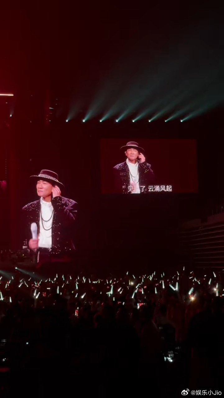 应采儿风头盖过了陈小春应采儿才是陈小春演唱会的安可看陈小春演唱会的视频，《相依为