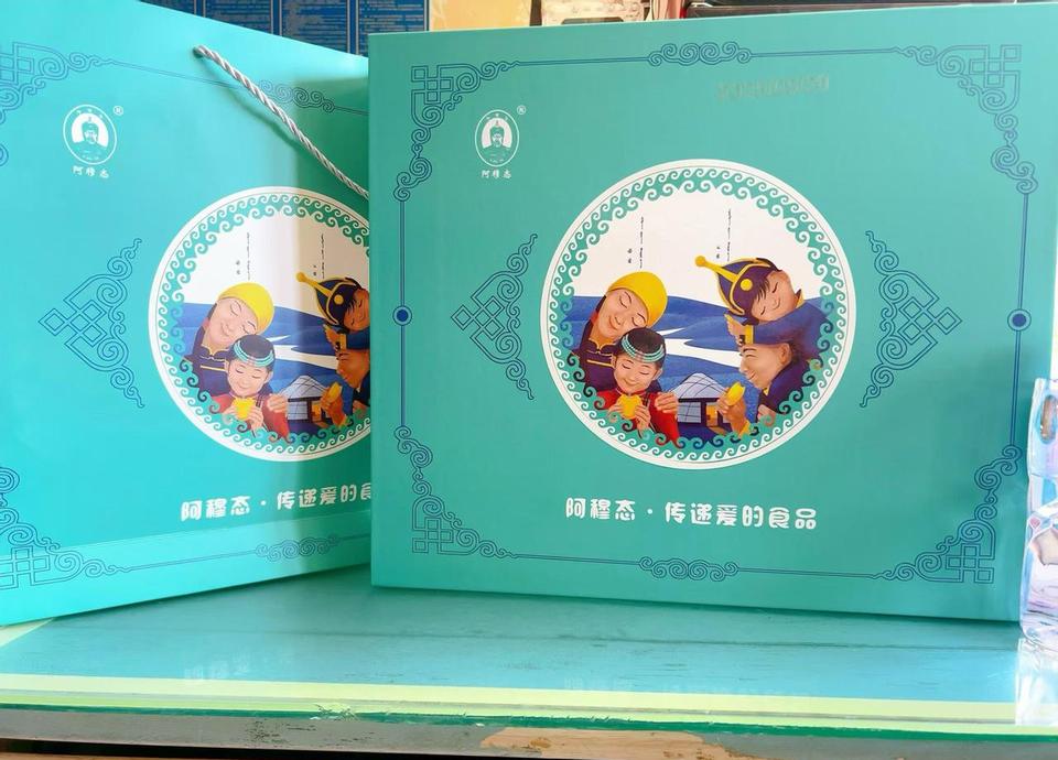 土豆一斤两块五，能吃三天。
醋溜一盘，酱爆一锅，炖肉添香，连皮啃都香。
别嫌它土