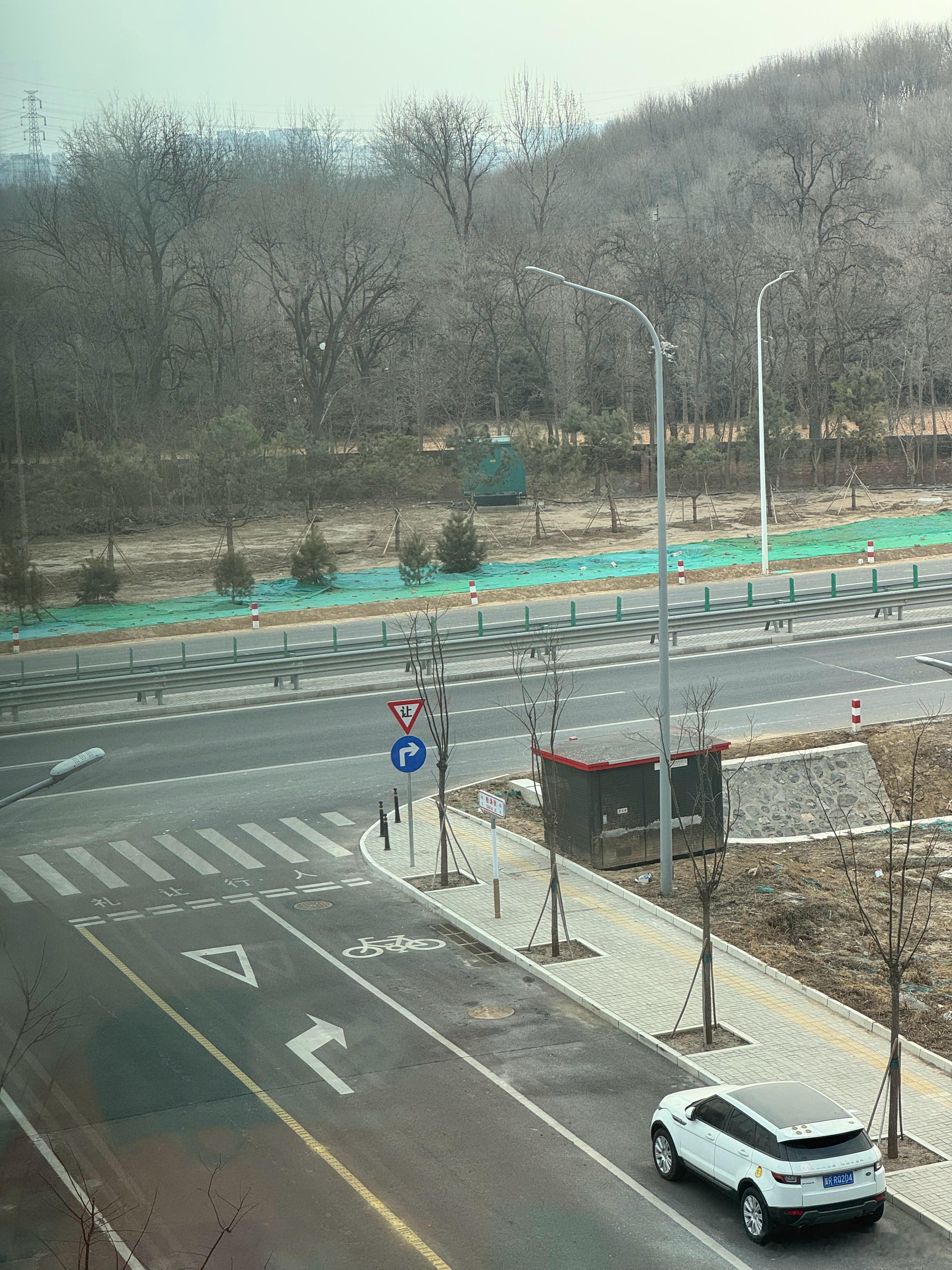 看大家都在说北京下鹅毛大雪，但我这东边一点雪都没有，好奇怪。我忽然明白了，检验是